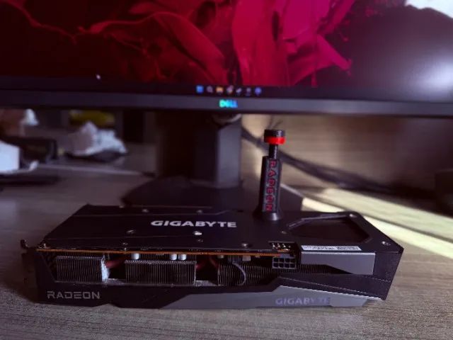 Placa de video Gigabyte AMD RX 7600 - Foto 4