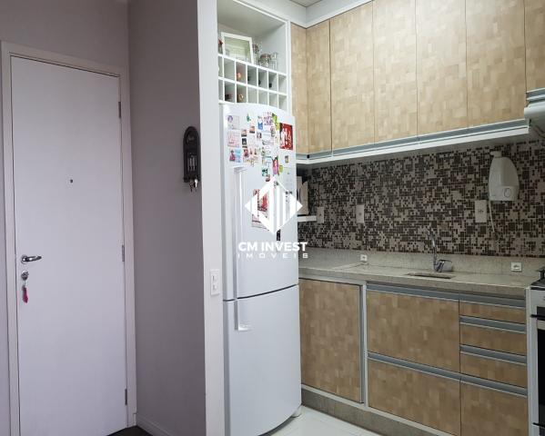 Apto com piscina + 2 vagas + vista mar + mobiliado + excelente localização - Foto 6