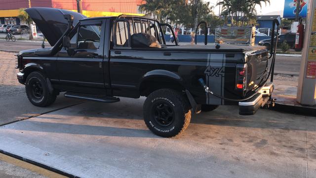 F1000 impecável diesel 4x2