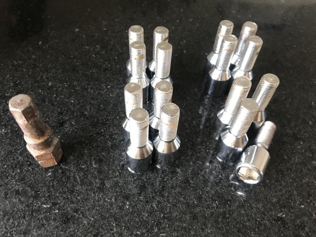 Kit Parafusos allem inox nunca usado