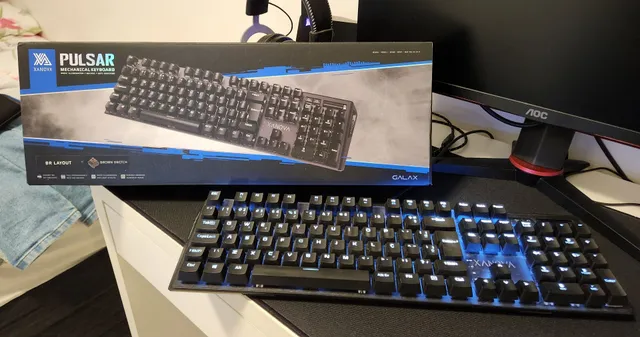 Teclado Mecânico Gamer Corsair Strafe CH-9000092-BR Cherry MX