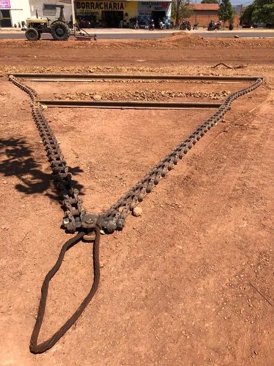 Triângulo desbravador agrícola trilho de ferro e link