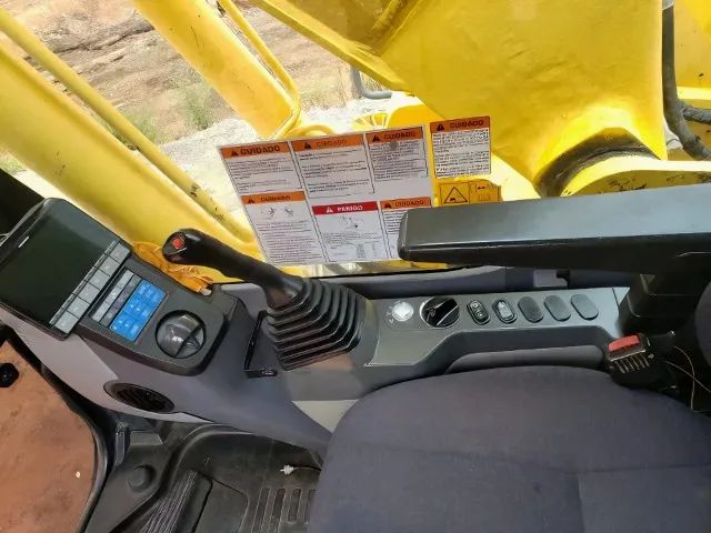 Escavadeira Komatsu PC200 ano 2015 (repasse) - Foto 6
