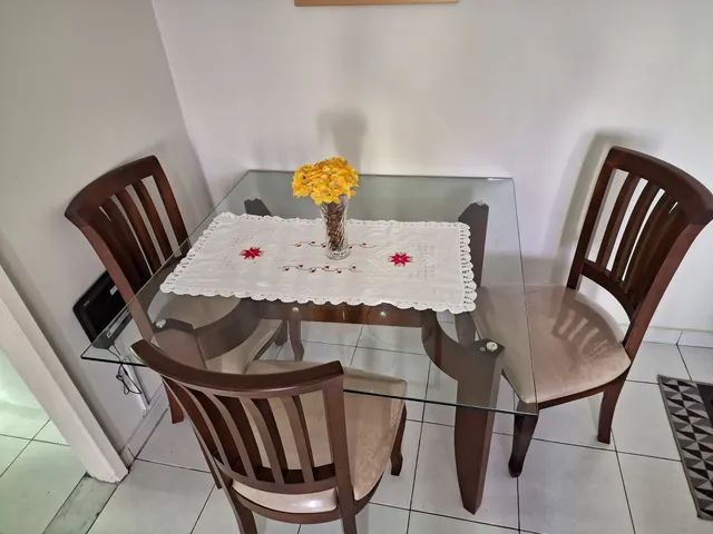 Vendo Sala de jantar de Madeira