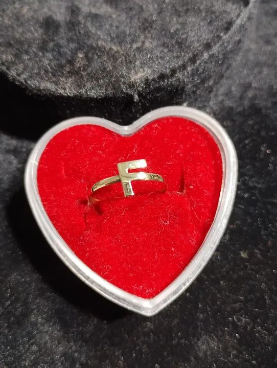 Anel de ouro18k com letra 