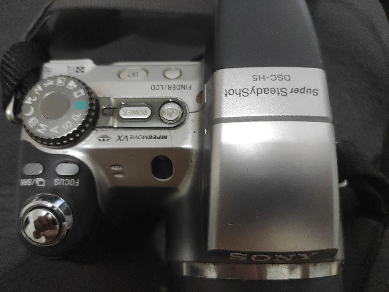 Câmera Digital Sony Cyber-shot com Lente Carl Zeiss - Foto 3