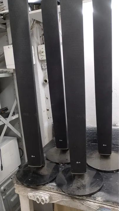 Conjunto de Torres de Som LG 