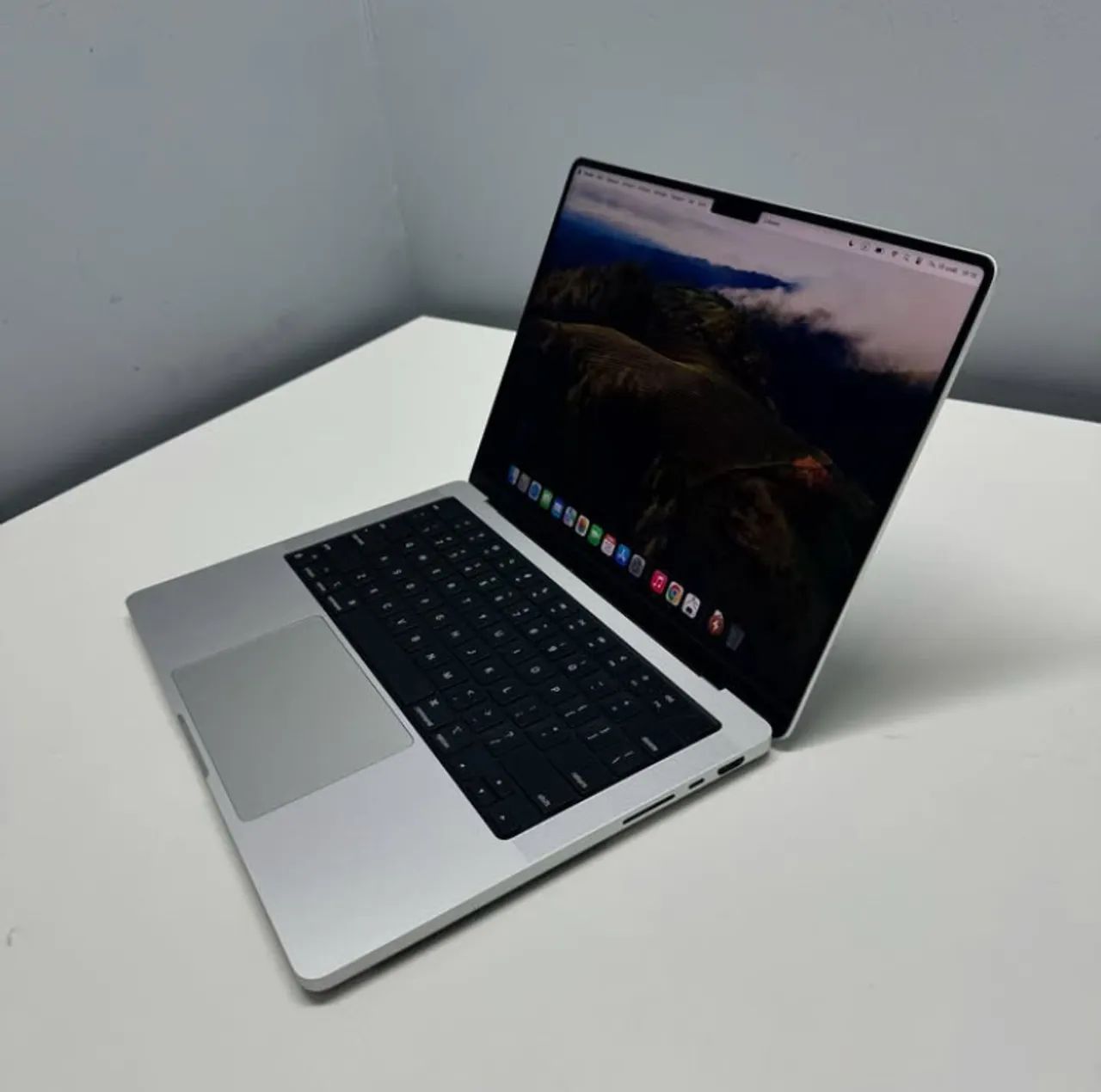 MacBook Pro 14Pol M1 Pro SILVER (2021) - Foto 4