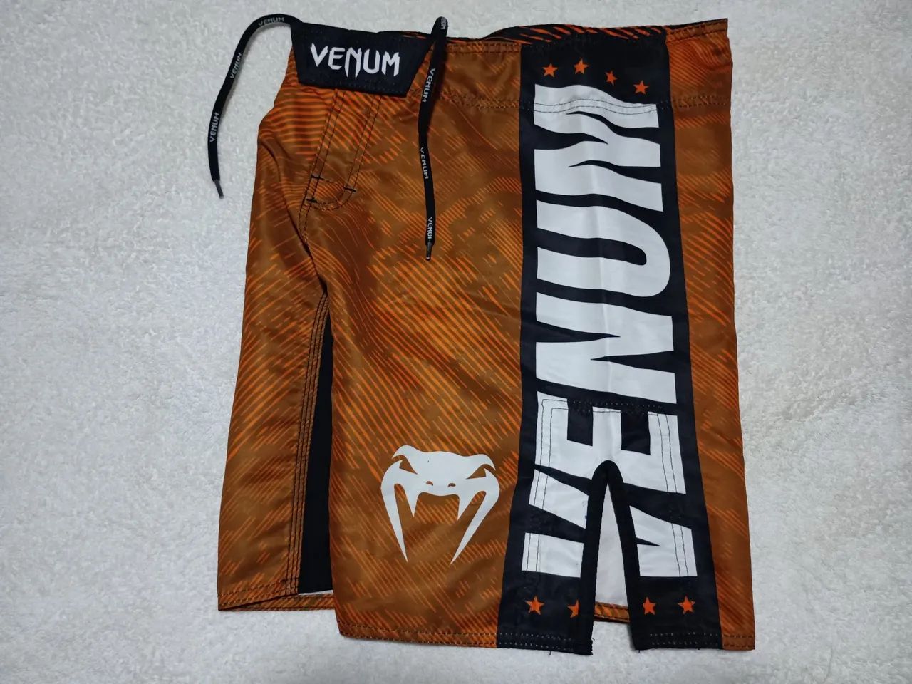 Vendo Bermuda Venum (Nova e Original)