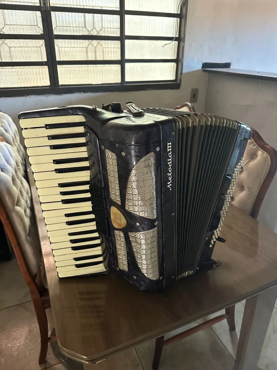 Acordeon Melodia III - Foto 3