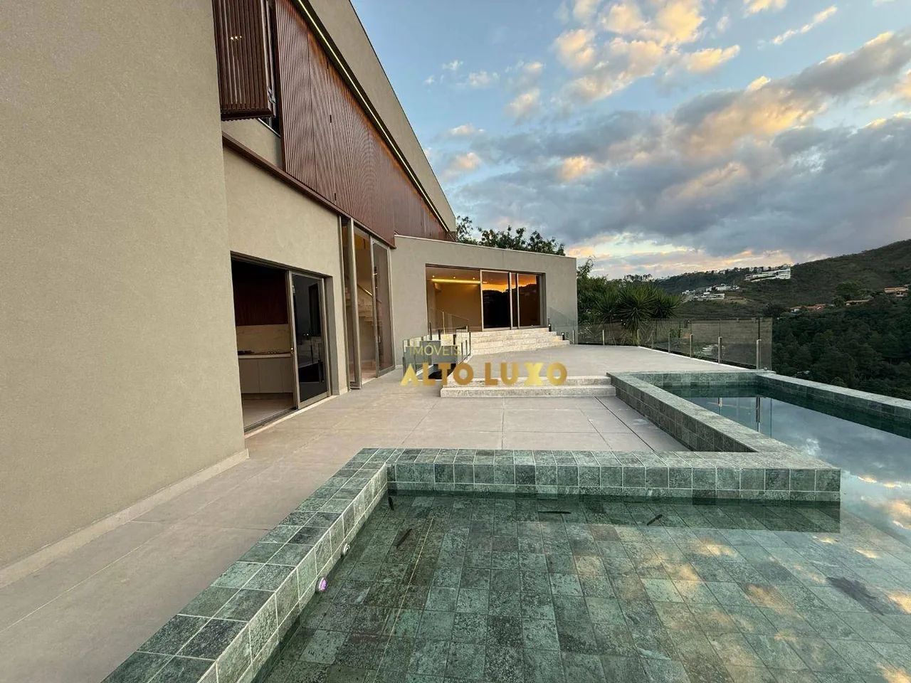 Casa com 6 suítes e vista incrível no Vale dos Cristais