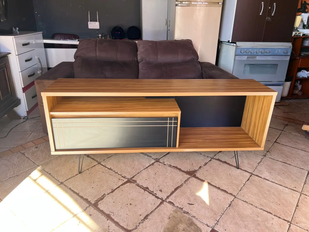 Rack de TV Moderno Amadeirado com Design Exclusivo