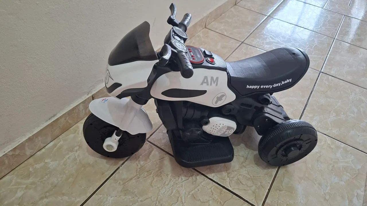 Moto elétrica, vai com carregador e toca música! - Foto 3