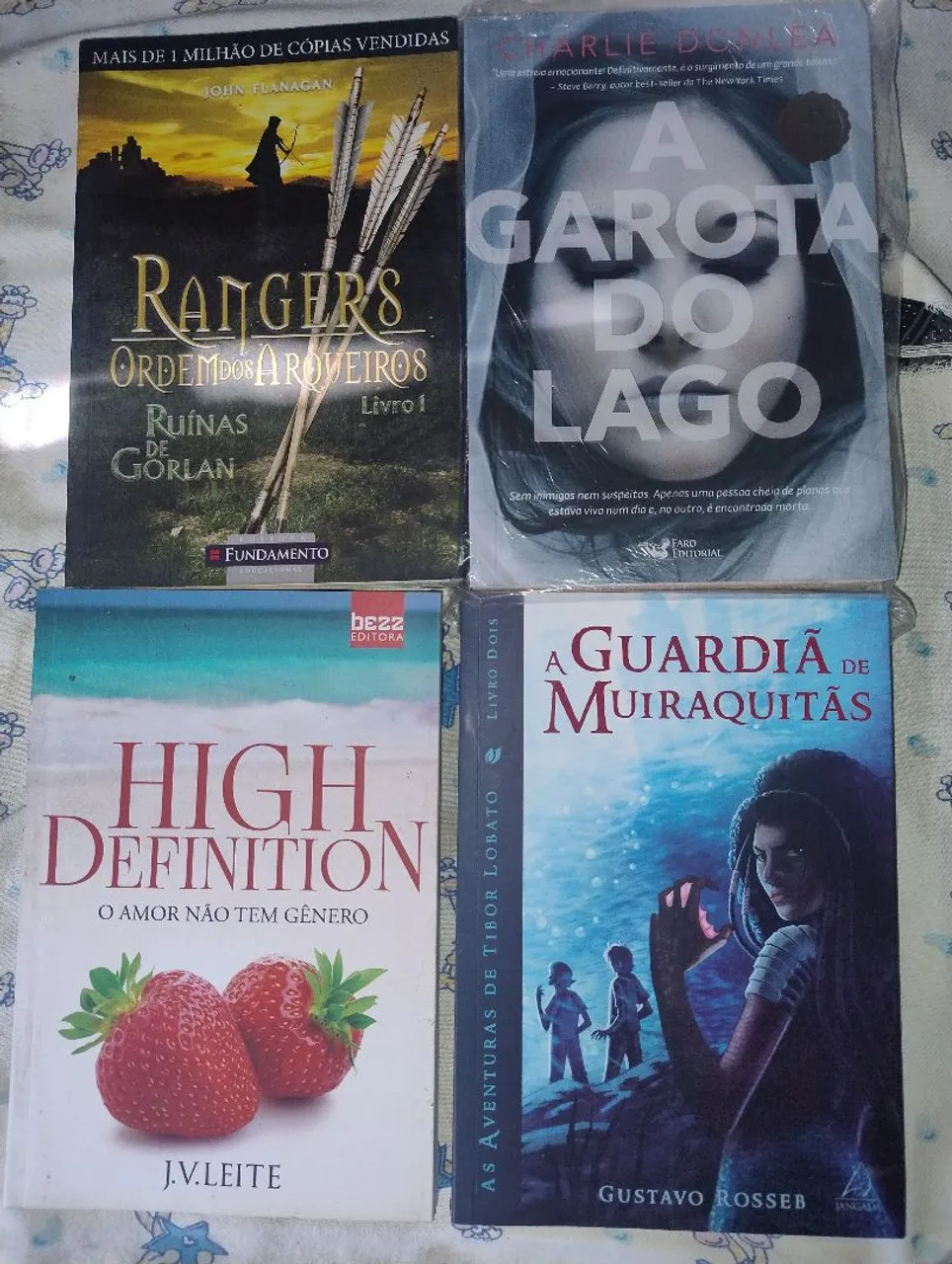 Livros variados seminovos,30 cada um,whats *