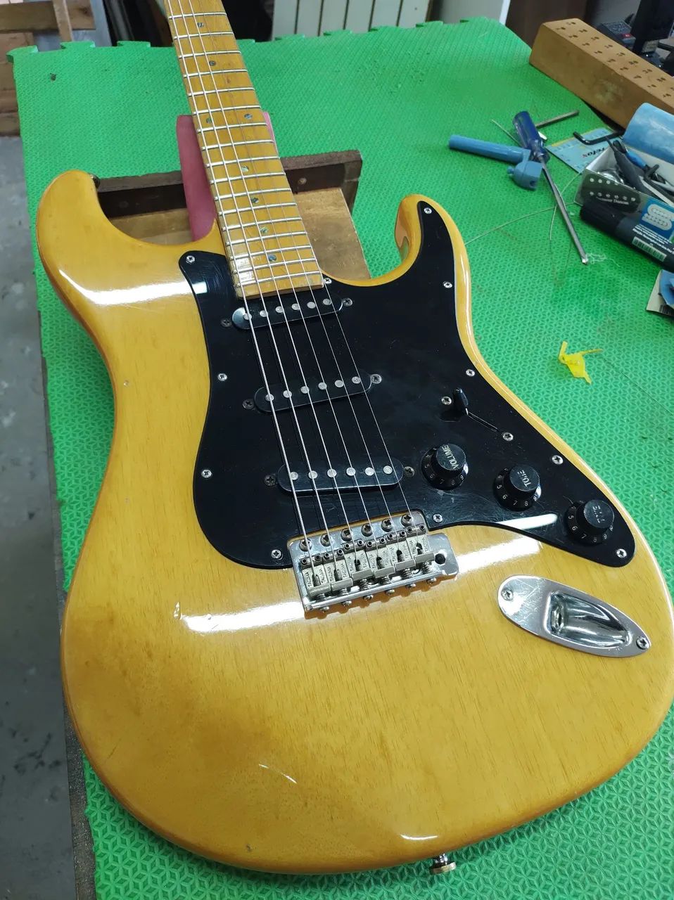 Guitarra Strato Tagima 
