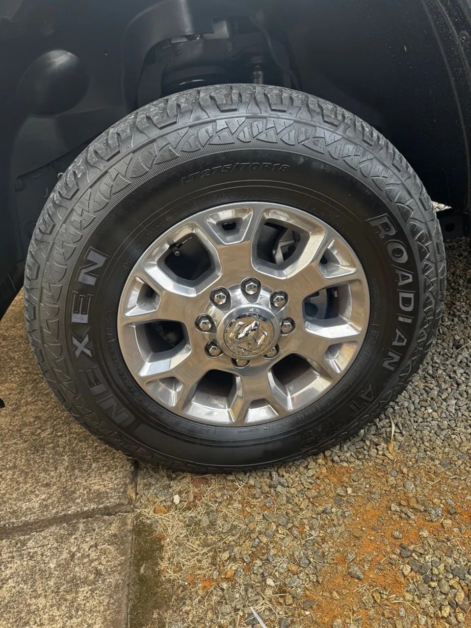 Jogo 4 pneus Nexen 275/70R18 originais RAM 2500/3500 - Foto 4