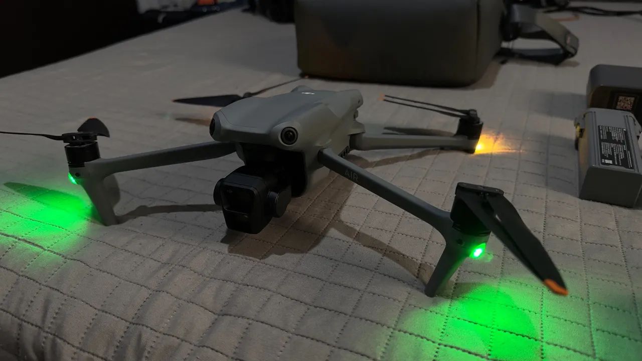 DRONE DJI AIR 3 FLYMORE COMBO RC2 + BRINDE - Foto 5