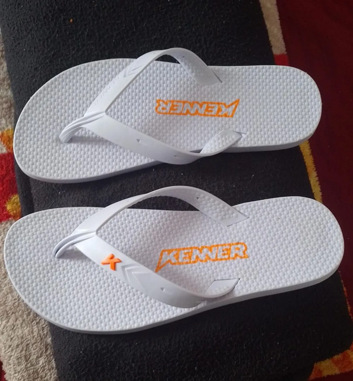 Chinelo Kenner Branco.