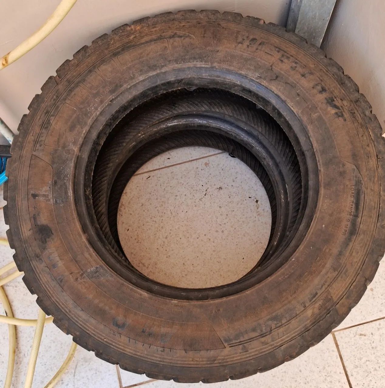 Pneus 215/75 17.5 caminhão recapado - Foto 3