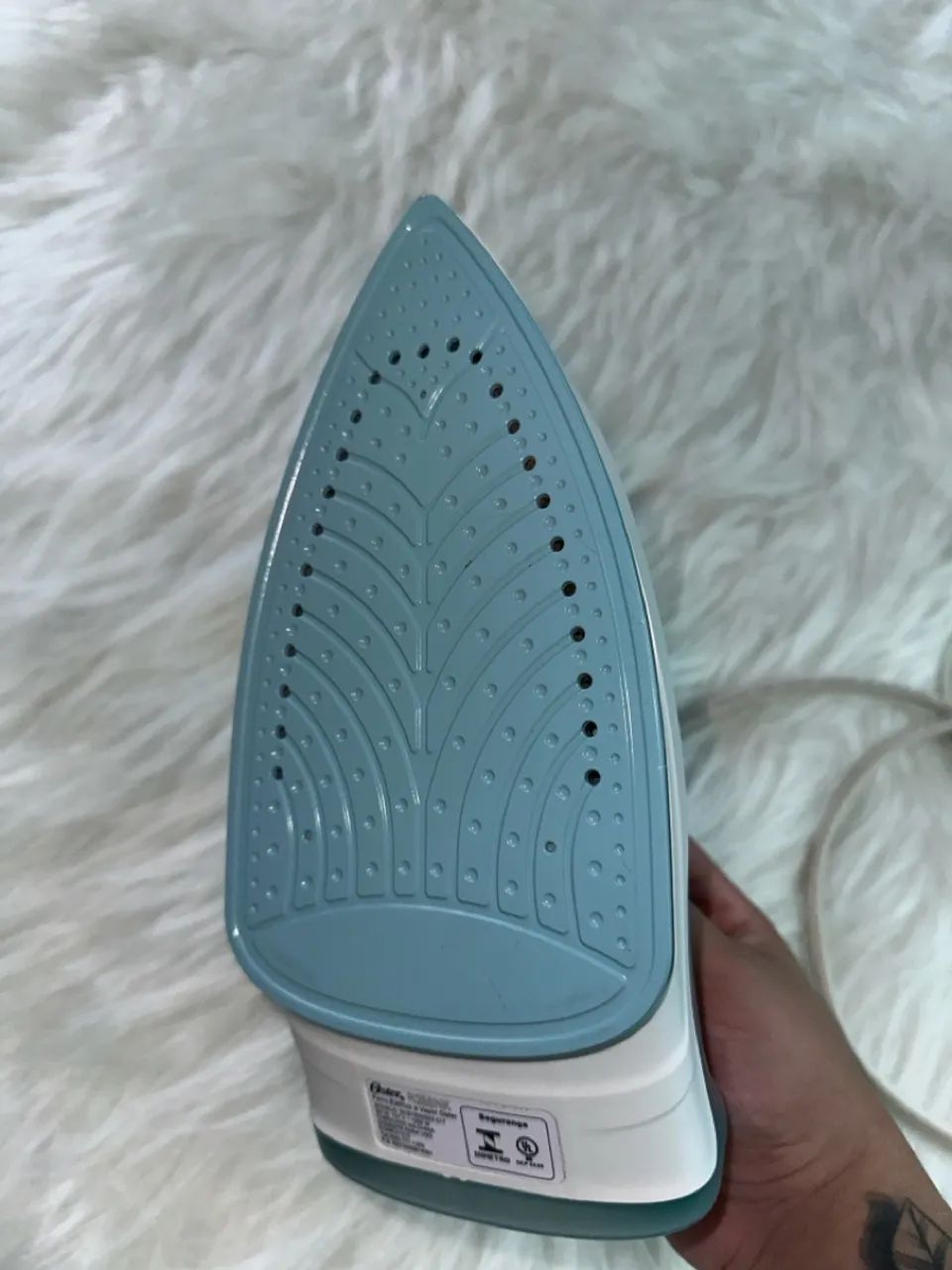 Ferro de Passar Roupa Oster - Semi Novo - Foto 4