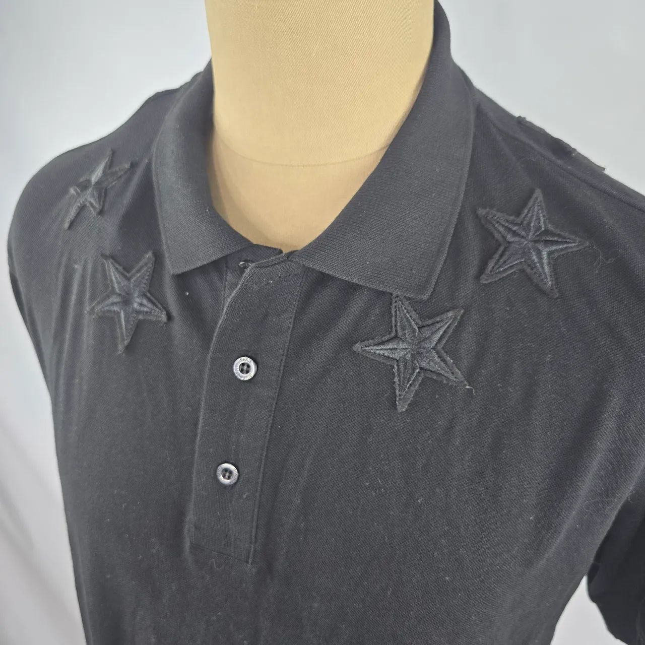 GIVENCHY MASCULINA Polo Preta GG - bordado de Estrelas - Roupas