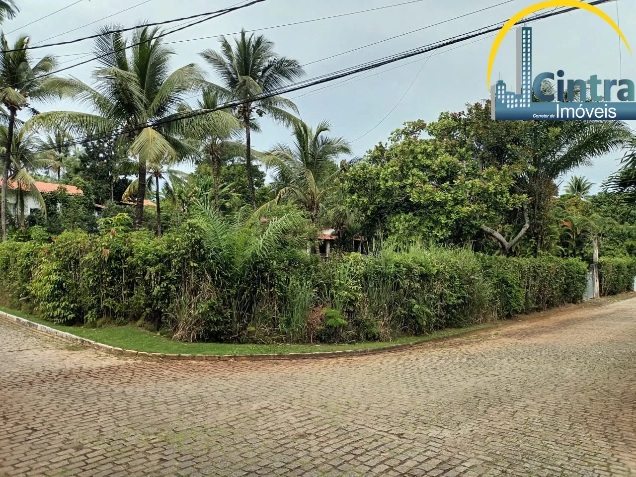 Vendo terreno em um dos melhores condomínios de Lauro de Freitas, com 850m², R$ 440.000,00