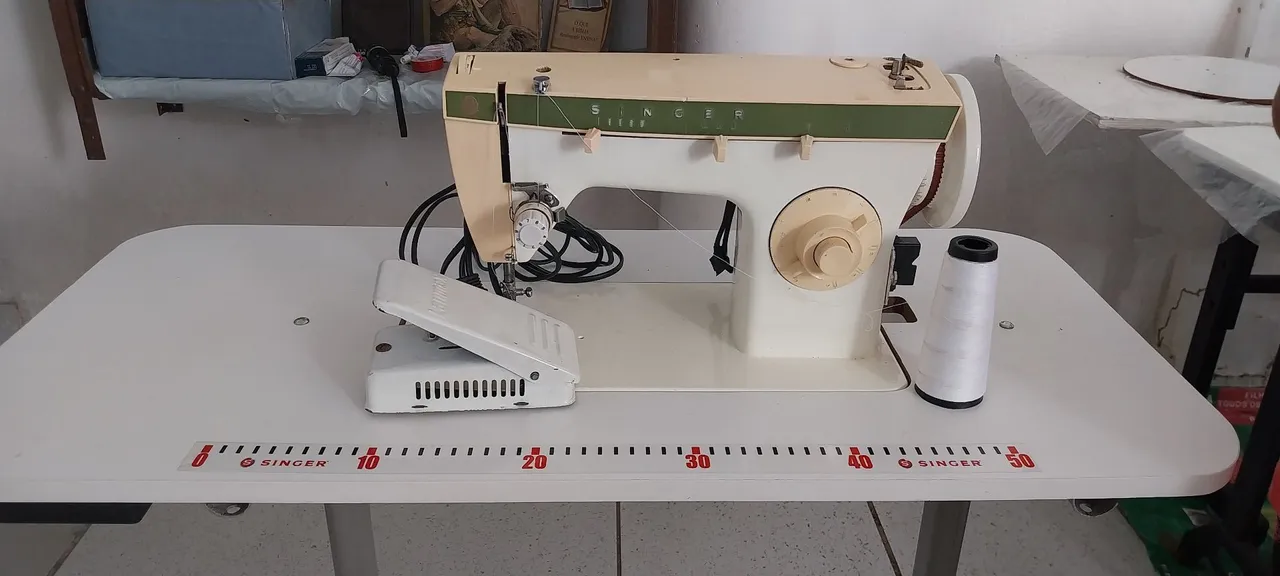 Máquina de Costura Singer