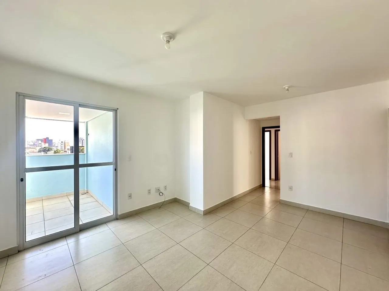 Apartamento à venda no Centro/Divinópolis, 90 m², com elevador, 03 quartos, 01 suíte, 01 v