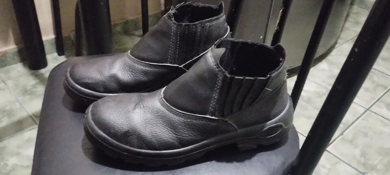 Botas de Couro Preto