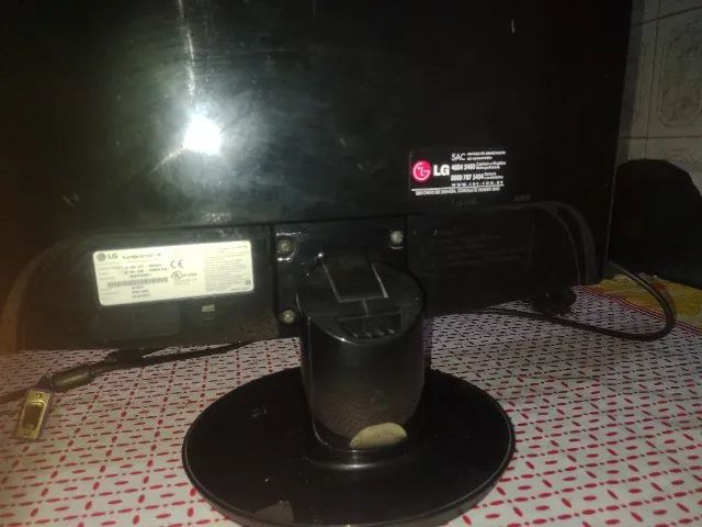 Monitor LG | Flatron W1752T | 17 polegadas | VGA (vem com cabos) - Foto 2