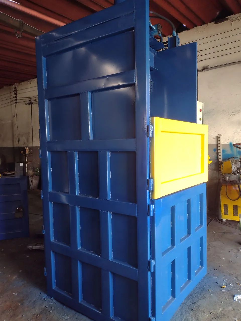 Prensa para sucata industrial. F 300