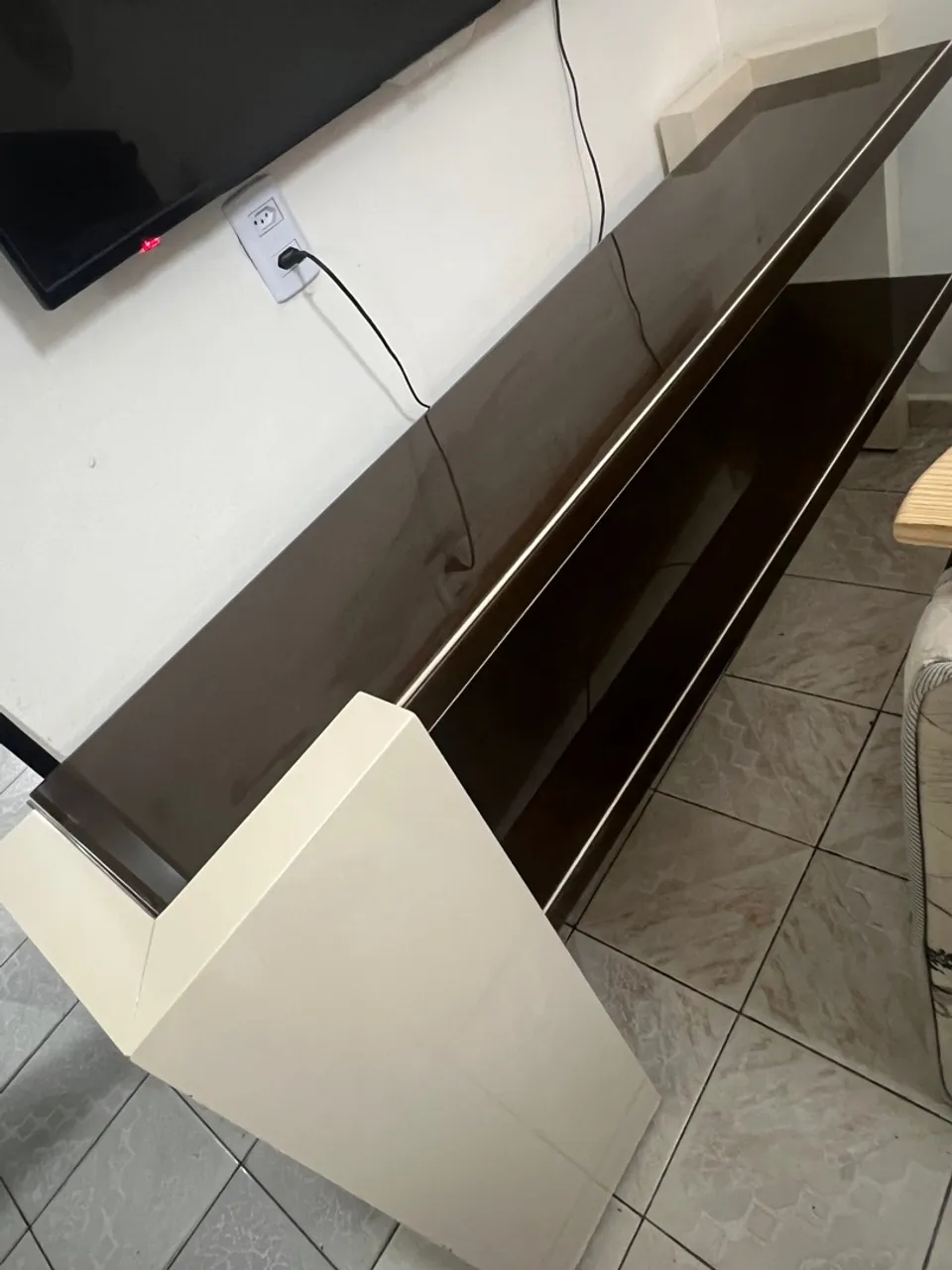 Rack moderno para TV em vidro madeira e branco,