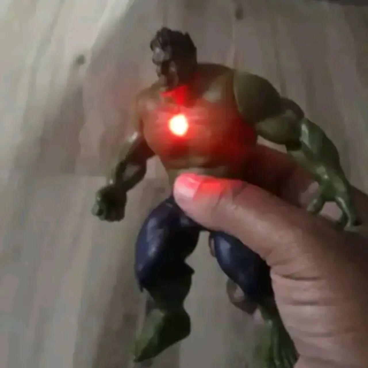 HULK 15cm C/ LED (NA EMBALAGEM) - Foto 2