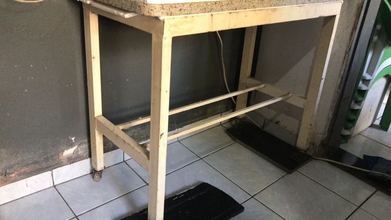 Vendo aquário de 200 litros, com base de ferro e luminária de led. - Foto 2