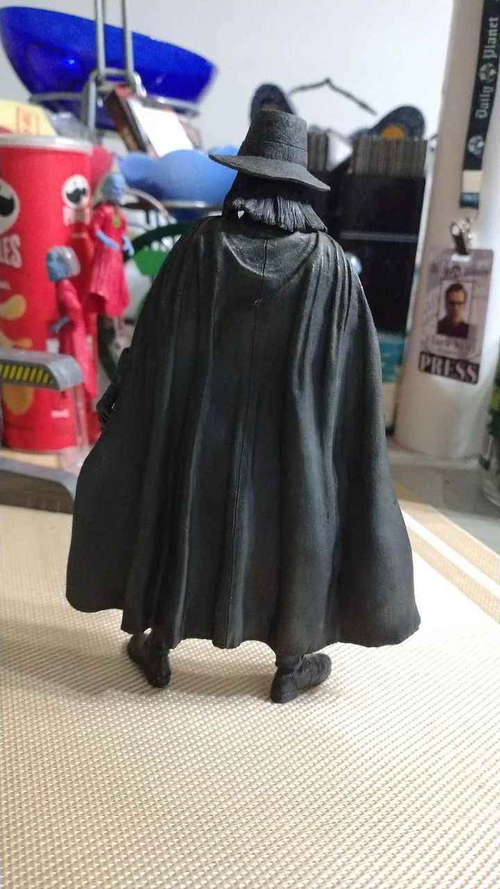 BONECO V DE VINGANÇA NECA V FOR VENDETTA compatível MCFARLANE DC UNIVERSE MULTIVERSE - Foto 4