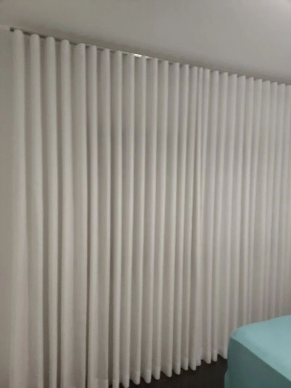 Cortinas de tecido branca com forro em linho e trilho suíço  - Foto 5