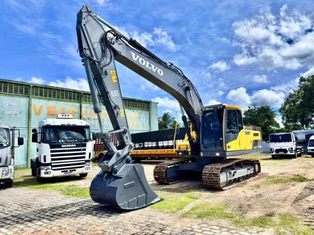 ESCAVADEIRA VOLVO EC 220 + Kit Hidráulico + Engate Rápido