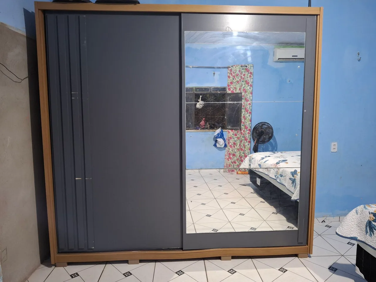 Guarda-Roupa de Casal com Espelho