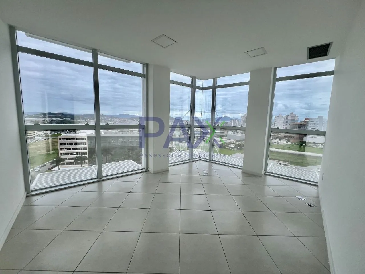 Sala comercial de 63m² à venda no Passeio Pedra Branca