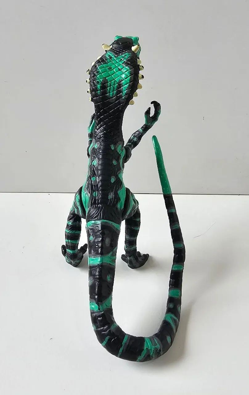 boneco vertigo coleção primal rage playmates - Foto 3