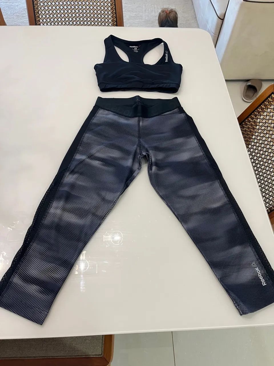 Conjunto fitness calça legging + top REEBOK