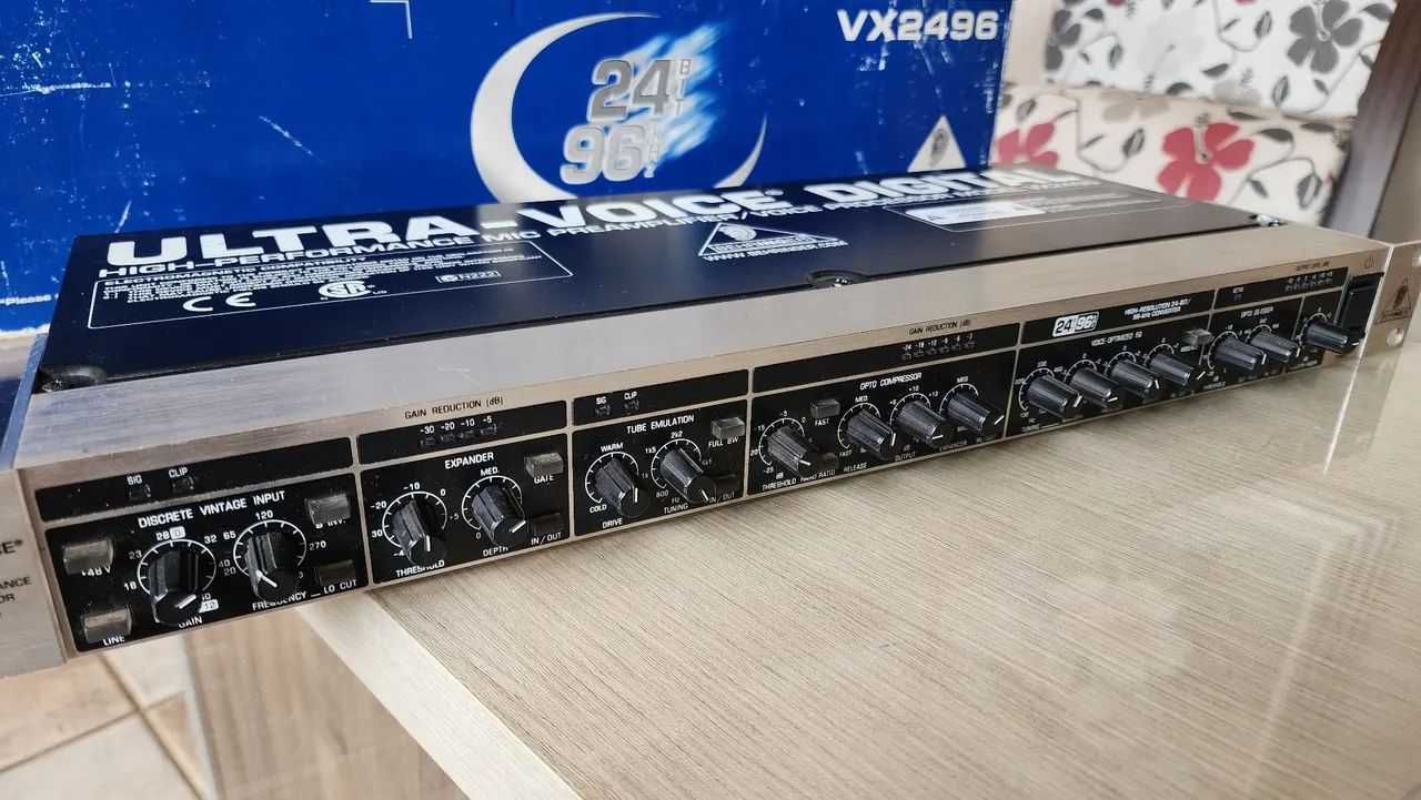 Preamp Behringer Ultravoice VX2496 digital 110V