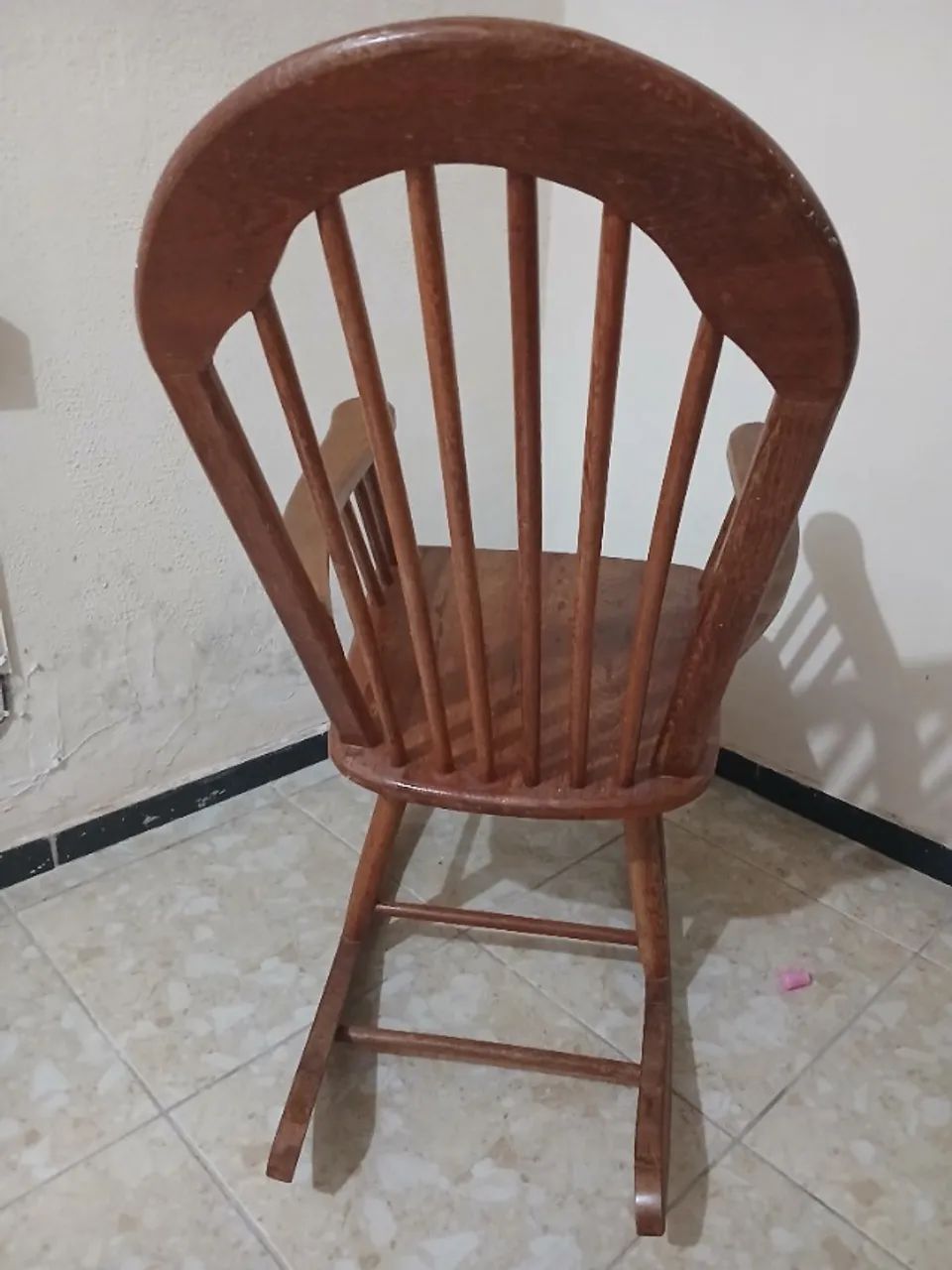 Cadeira de balanco em madeira maciça 64842072864130123