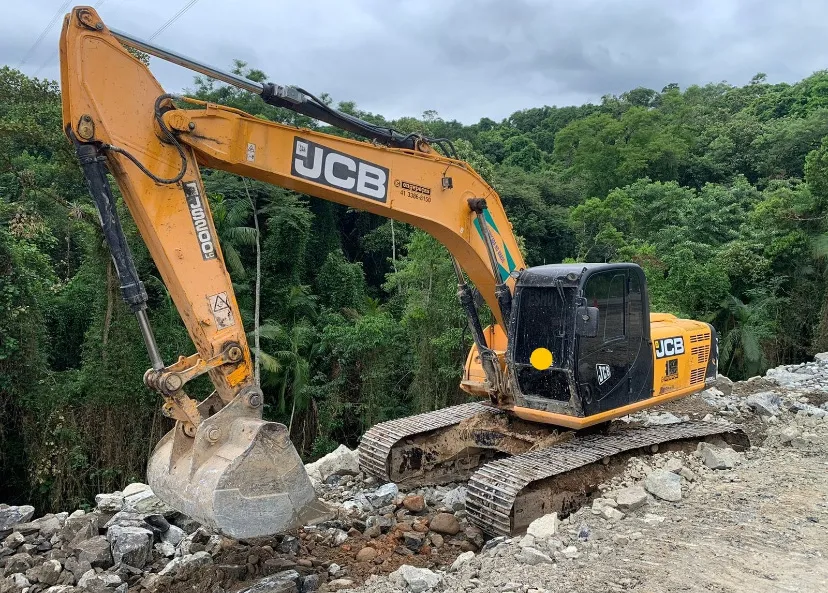 Escavadeira Hidráulica JCB JS 200