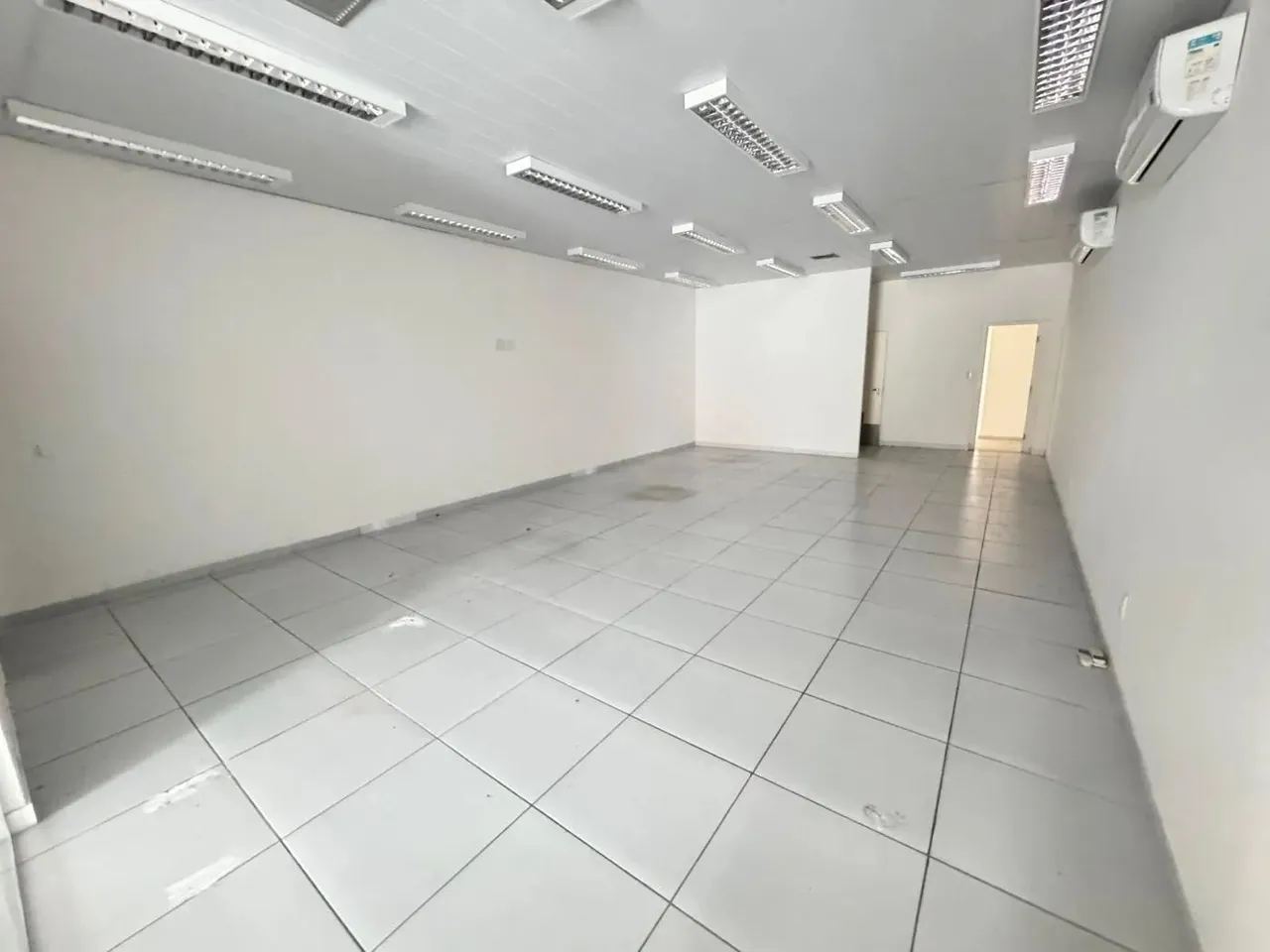 Ponto Comercial para Locação em Fortaleza, Parangaba, 2 banheiros
