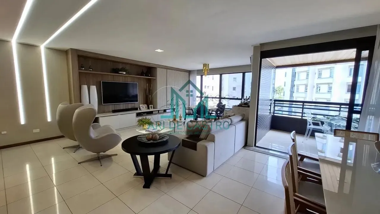Apartamento 4 Suítes com 191m² com Varanda a Poucos Metros da Praia da Ponta Verde - Macei