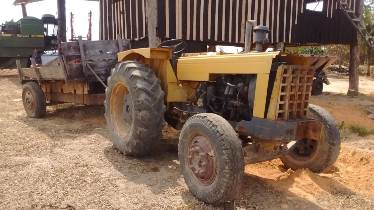 Trator CBT 2105 
