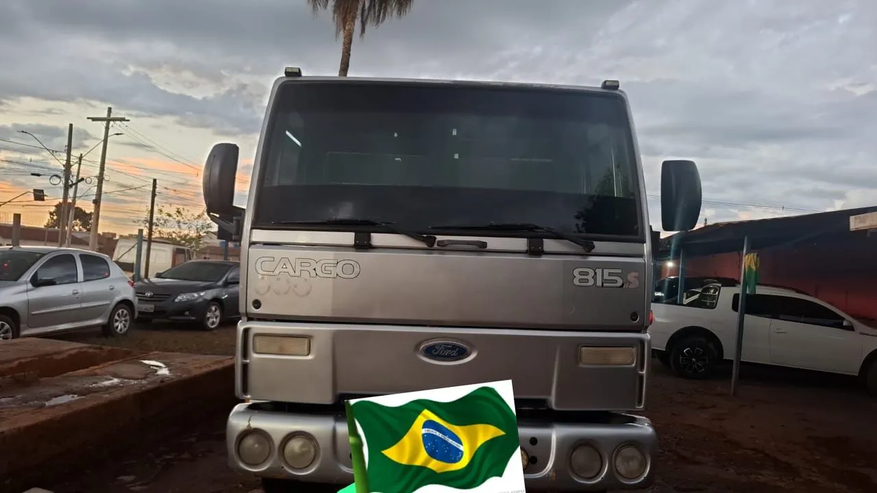 Caminhão cargo 815, ano 2005.