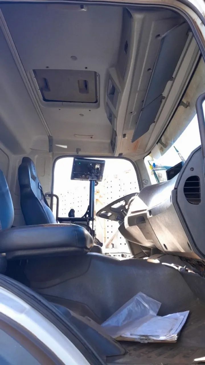 caminhão autônomo MB 3131 8x4 c/ pneu alta flutuação + transbordo santa izabel de 21 ton - Foto 10