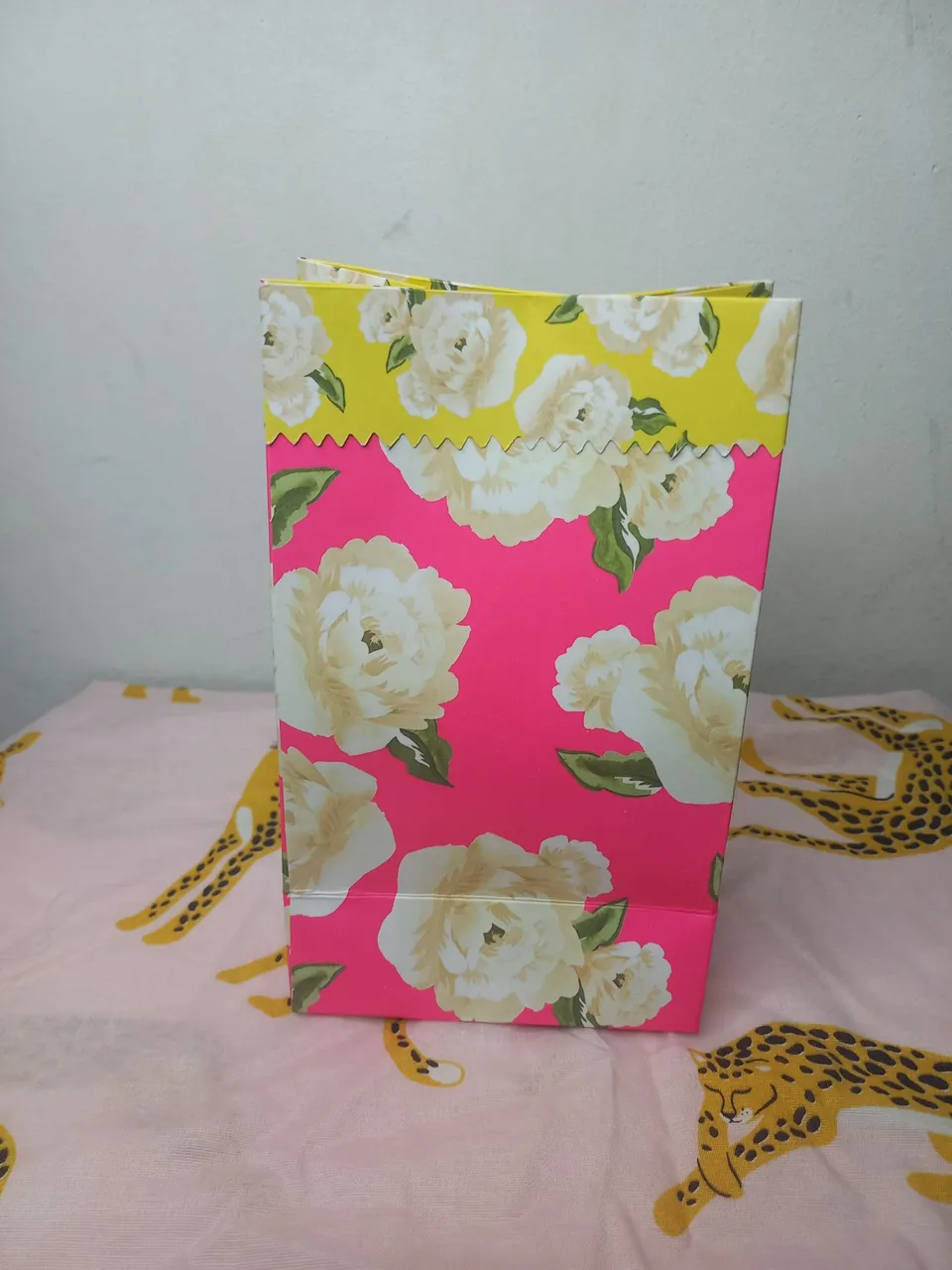 Sacola de Papel Floral Vibrante Farm